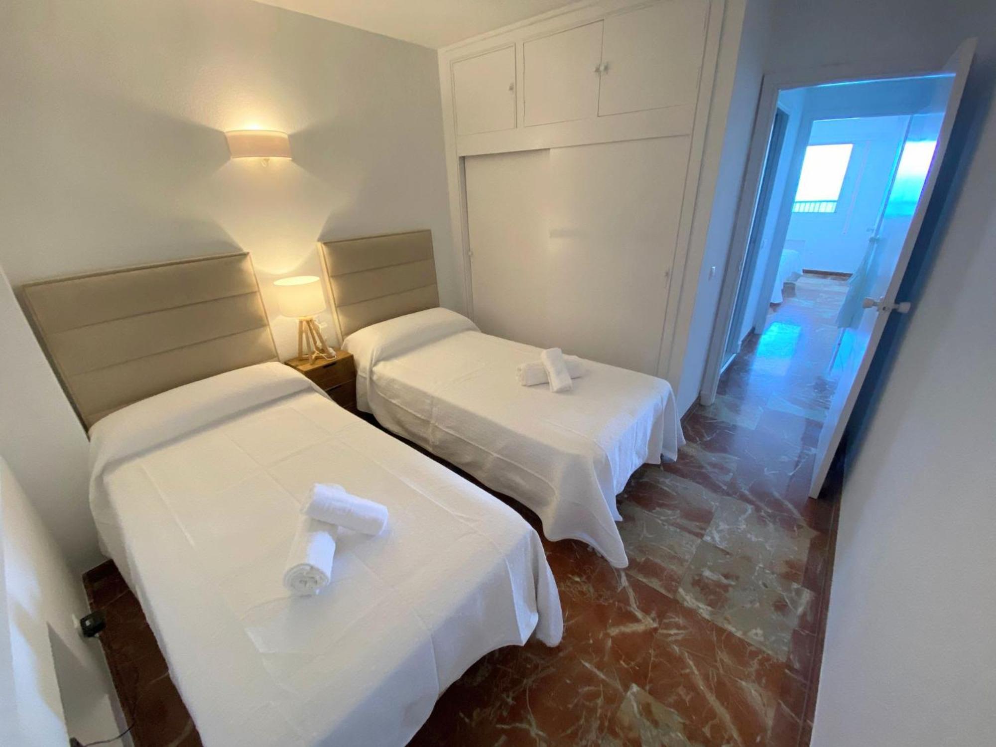 פואנגירולה Las Antillas II Front Sea Views Pool מראה חיצוני תמונה
