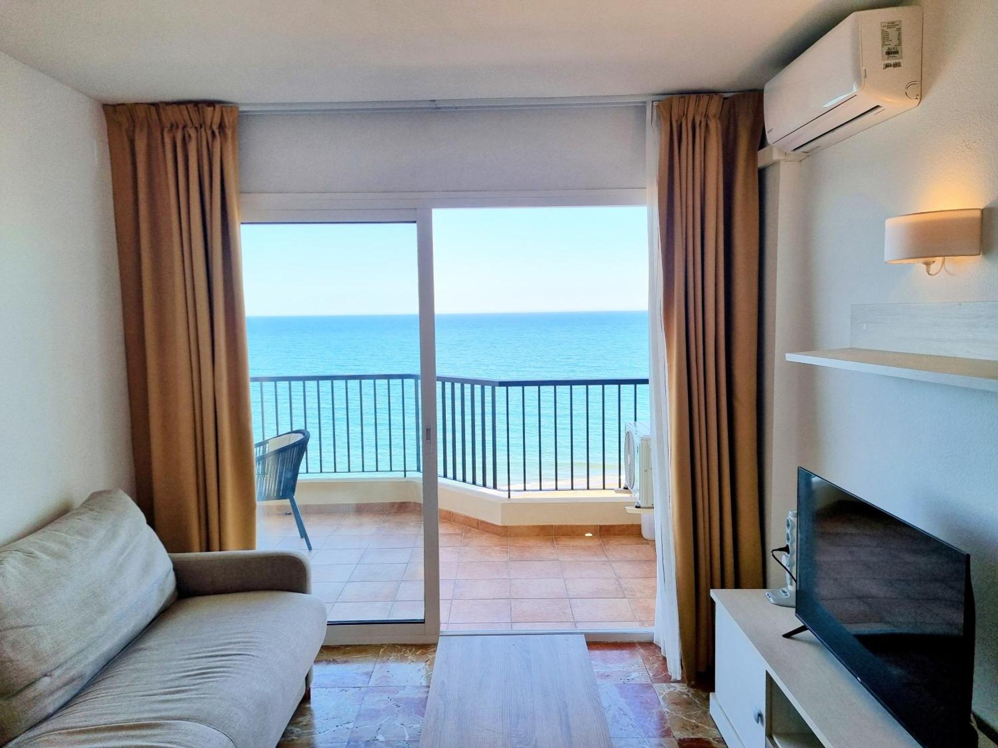 פואנגירולה Las Antillas II Front Sea Views Pool מראה חיצוני תמונה