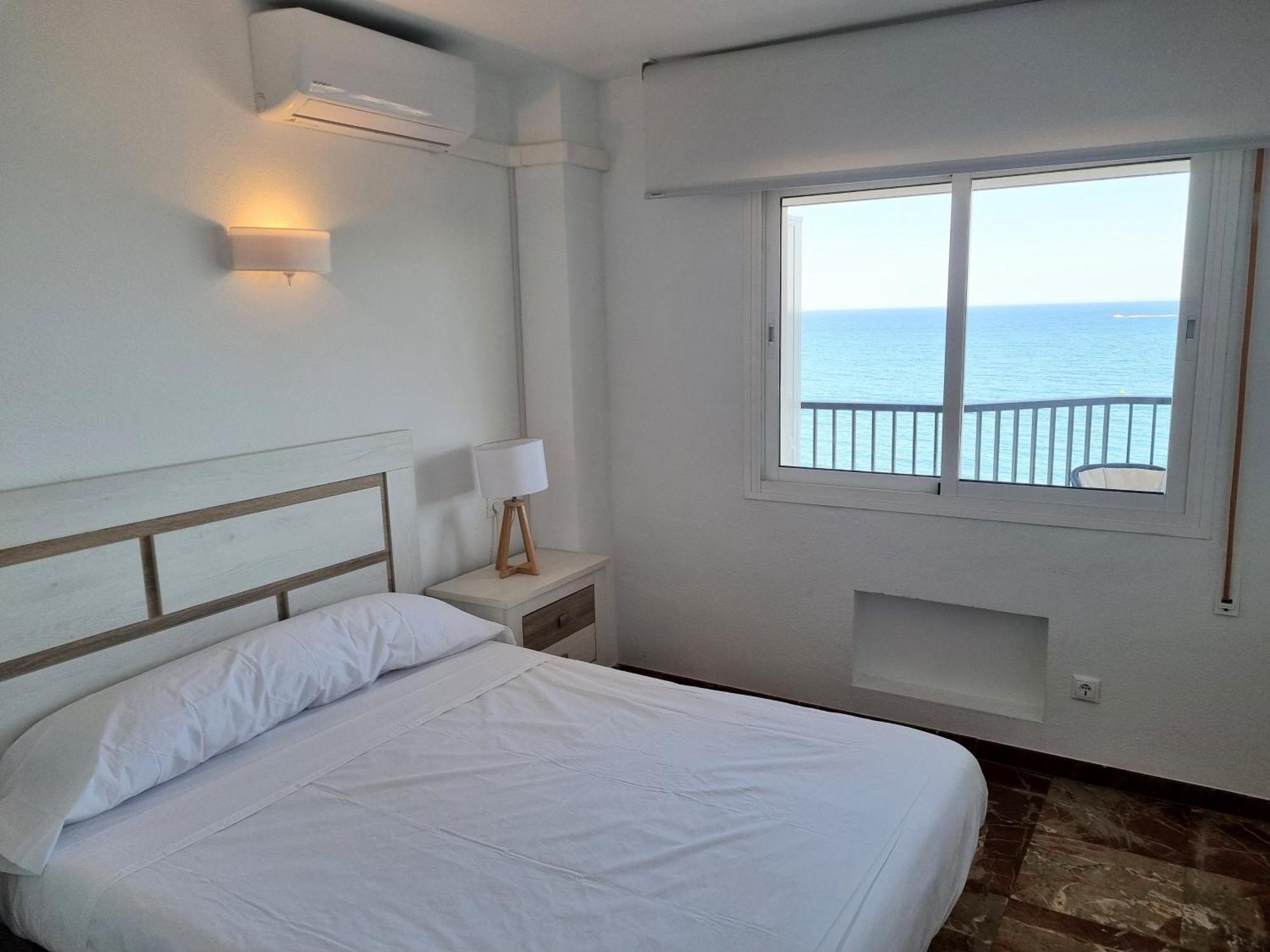 פואנגירולה Las Antillas II Front Sea Views Pool מראה חיצוני תמונה